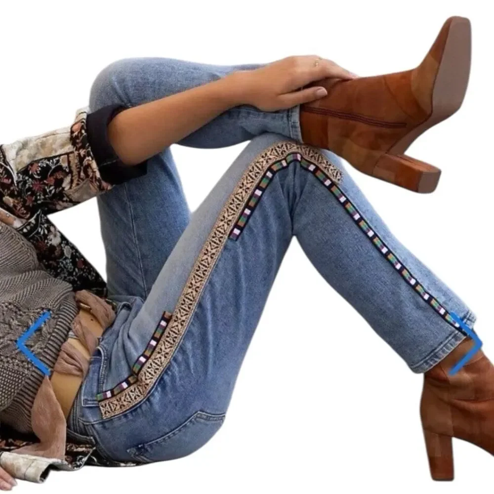 Anthropologie Pilcro Slim Boyfriend Crop jeans with colorful embroidered side 28